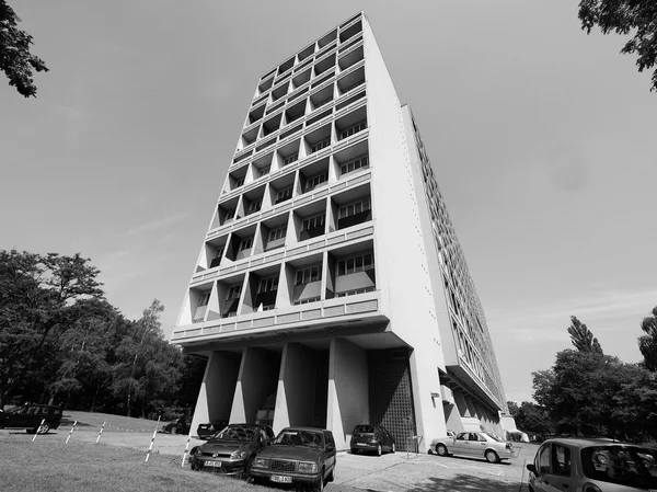 Corbusierhaus w Berlinie w czerni i bieli — Zdjęcie stockowe