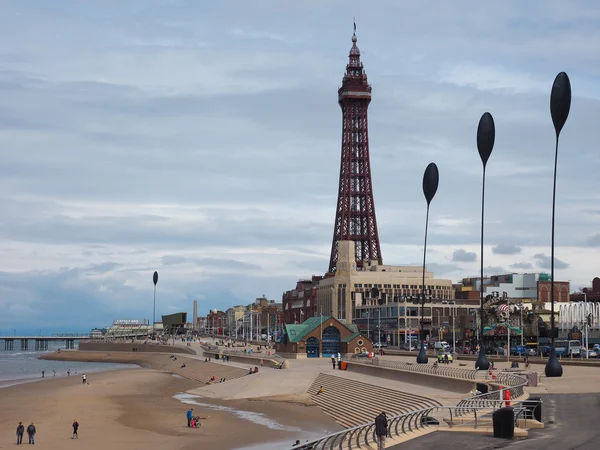 Pleasure beach en toren in Blackpool — Stockfoto