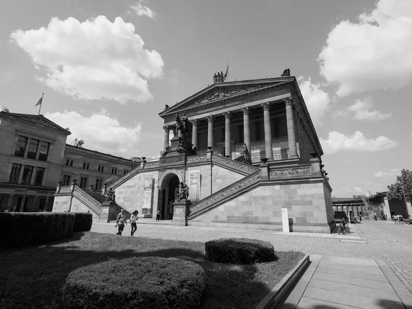 De Nationale Galerie Alte in Berlijn in zwart-wit — Stockfoto