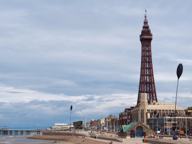 Blackpool Tower Blackpool Pleasure Beach üzerinde