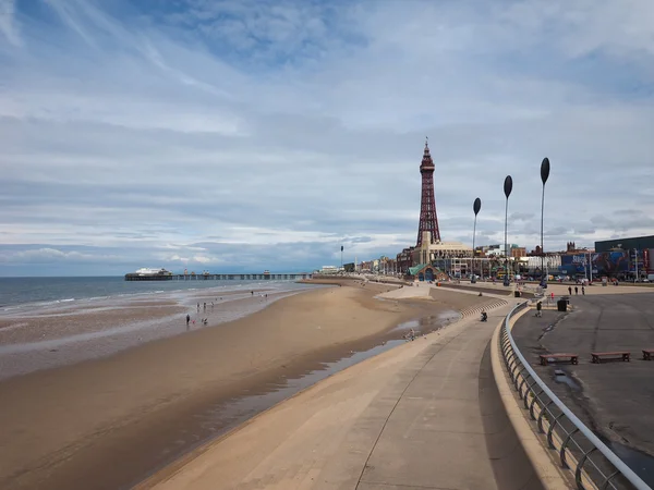 Vergnügungsstrand und Turm in Blackpool — Stockfoto