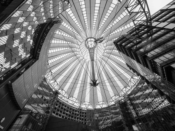 Siyah beyaz Berlin Sony Center — Stok fotoğraf