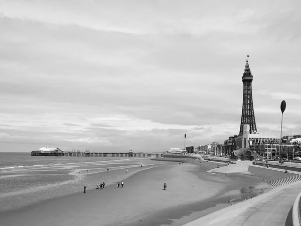 Pleasure beach en toren in Blackpool — Stockfoto