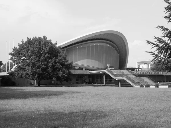 Haus der Kulturen der Welt in Berlijn in zwart-wit — Stockfoto