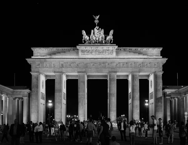 柏林的布兰登伯格托尔，白纸黑字 — 图库照片