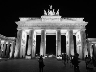 Brandenburger Tor Berlin 'de siyah beyaz