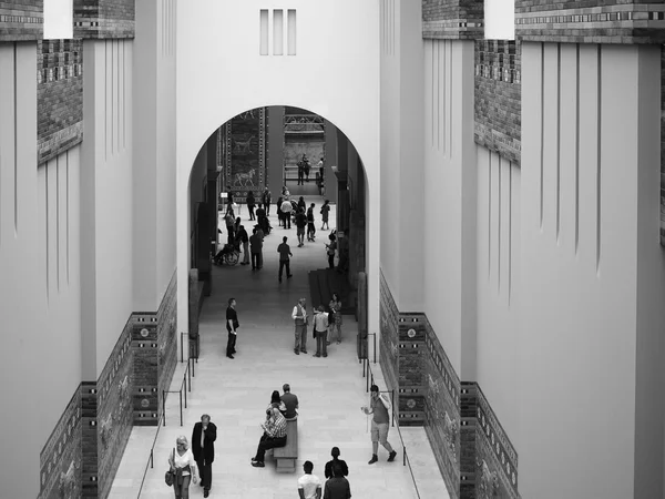 Museu Pergamon em Berlim em preto e branco — Fotografia de Stock