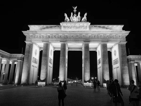 Brandenburger Tor em Berlim em preto e branco — Fotografia de Stock