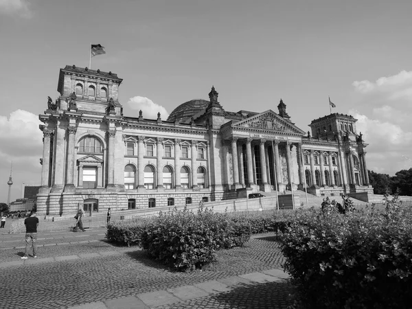 Fekete-fehér Berlinben a Reichstag Parlament — Stock Fotó