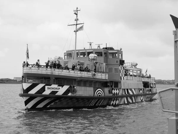 Färja över Mersey i Liverpool — Stockfoto