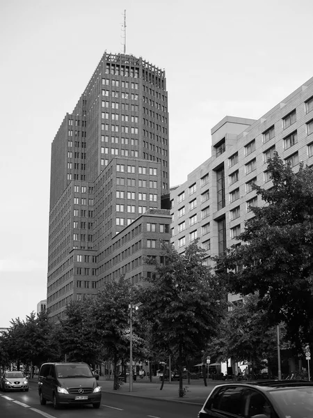 Torre Kollhoff en Berlín en blanco y negro — Foto de Stock