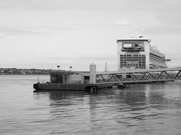 Mersey ferry pier kopf in leberpool — Stockfoto