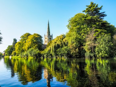 Avon HDR üzerine Stratford 'daki Kutsal Üçleme Kilisesi