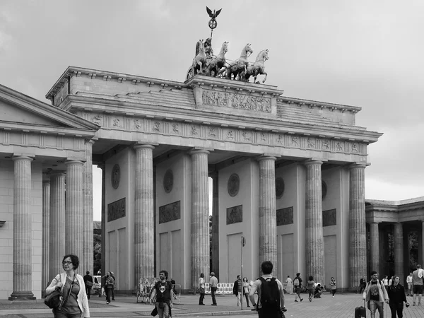 Brandenburger Tor w Berlinie w czerni i bieli — Zdjęcie stockowe