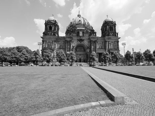 Berlin 'de Berlinli Dom siyah beyaz — Stok fotoğraf