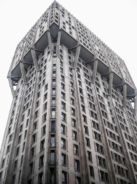 Torre Velasca brutalist mimari Milan Hdr — Stok fotoğraf