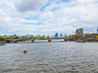 Londra 'daki Thames Nehri HDR