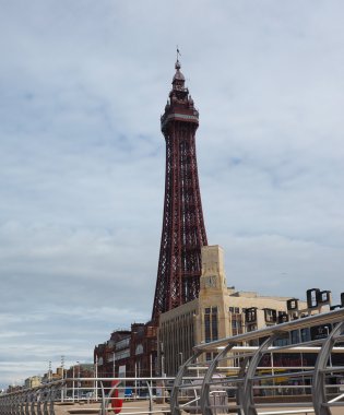 Blackpool Tower Blackpool Pleasure Beach üzerinde