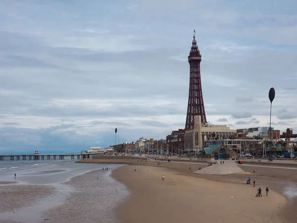 Vergnügungsstrand und Turm in Blackpool — Stockfoto