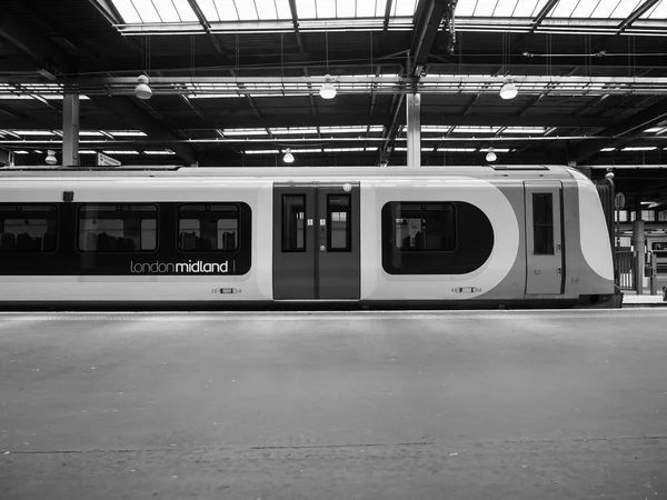 Train at London Euston in London — Stock Photo, Image