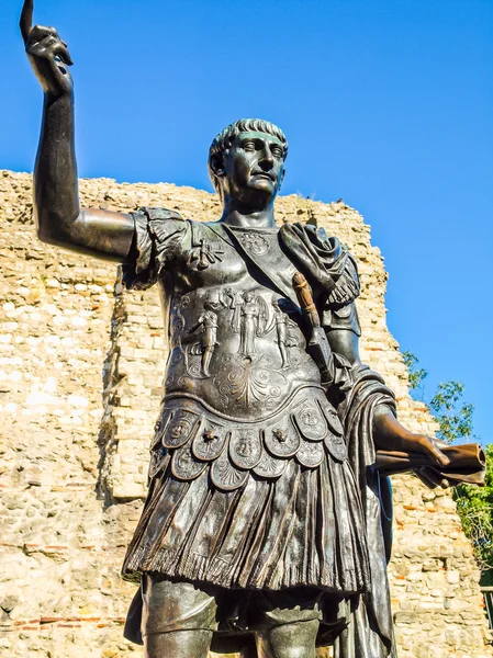Standbeeld van keizer Trajanus Hdr — Stockfoto