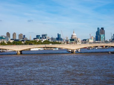 Londra 'daki Waterloo Köprüsü