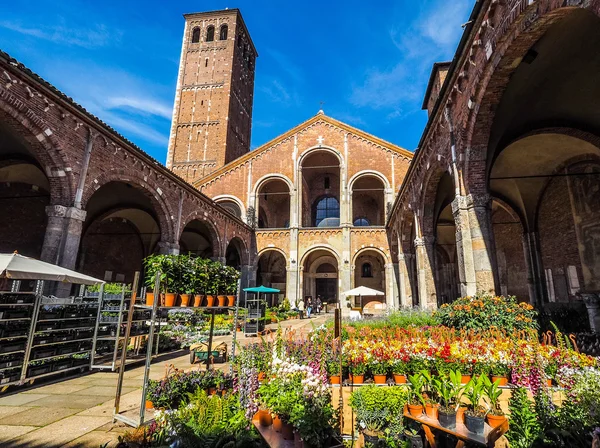 Iglesia de Sant Ambrogio en Milán (HDR ) —  Fotos de Stock