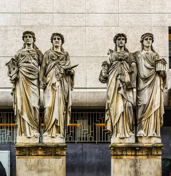 Caryatids at Kunstalle (art gallery) in Duesseldorf (HDR) — Stock Photo, Image