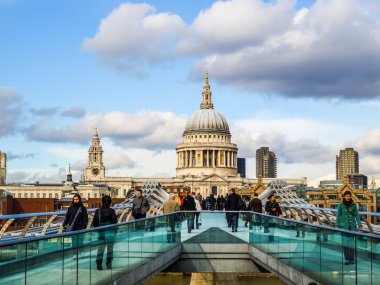 Londra İngiltere'de (Hdr Millennium Köprüsü)