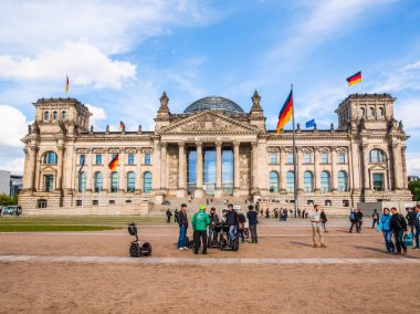 Berlin 'deki Reichstag (HDR)