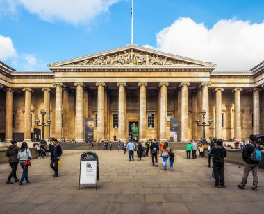 Turistler (Hdr Londra'da British Museum'da)