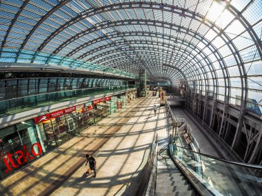 Porta Susa istasyonu gezginler Turin (Hdr ile)