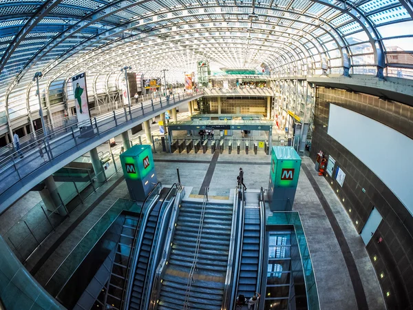 Estação Porta Susa viajantes em Turim (HDR ) — Fotografia de Stock