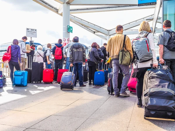 Coach Station i Stansted (Hdr) — Stockfoto