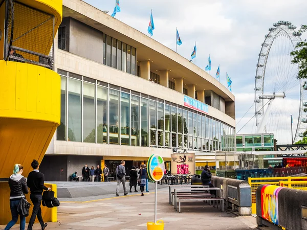 Tourists on the South Bank (HDR) — Stock Photo, Image