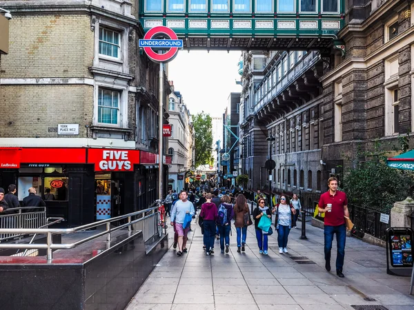 Turystów odwiedzających Londyn (Hdr) — Zdjęcie stockowe
