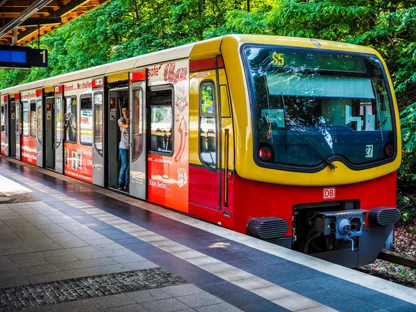 S-bahn (significando trem S) em Berlim (HDR ) — Fotografia de Stock