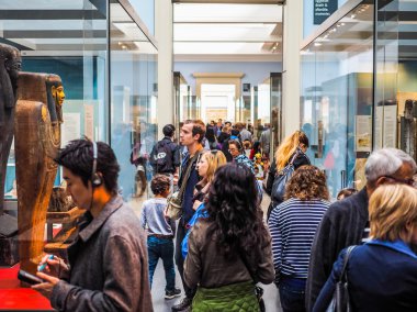 Turistler (Hdr Londra'da British Museum'da)
