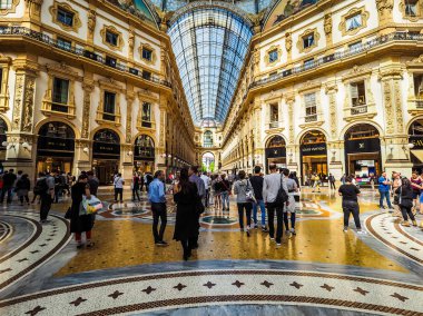Galleria Vittorio Emanuele II'nin içinde Milan (Hdr)
