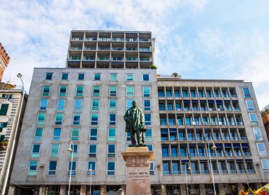 Cenova 'daki Raffaele Rubattino heykeli (HDR)