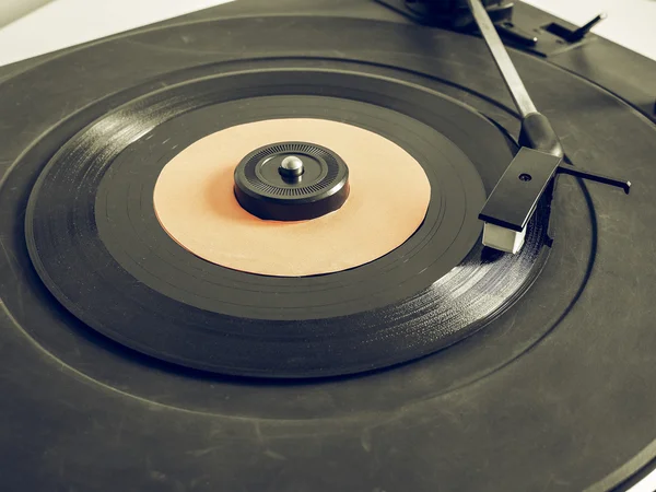 Vintage looking Vinyl record on turntable — Stock Photo, Image