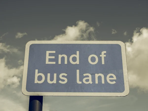 Vintage olhando Fim da faixa de ônibus — Fotografia de Stock