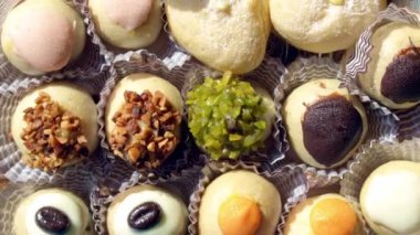 Hamur işi (un hamuru, su ve pişmiş gıda)