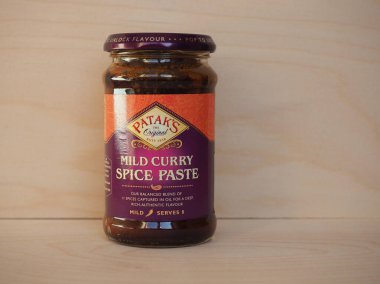 LONDON, İngiltere - CIRCA ECTOBER 2020: Patak 'ın hafif körili baharat macunu