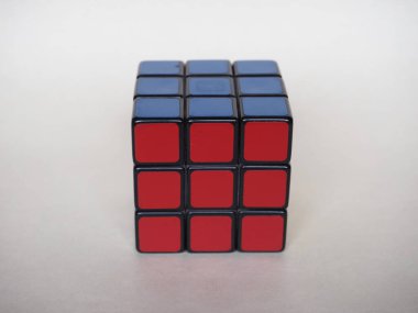 BUDAPEST, HUNGARY - CIRCA EPTESİ 2020: Rubik 'in Sihirli Küpü