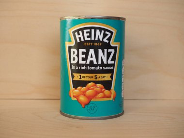 ABD - CIRCA ECTOBER 2020: Domates soslu Heinz fasulyesi konservesi