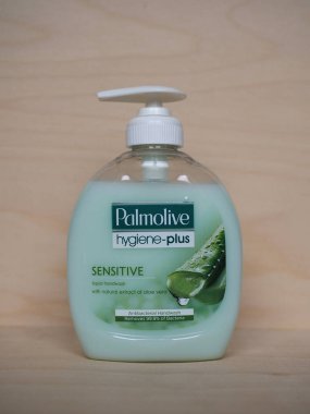 NEW YORK, ABD - CIRCA Aralık 2020: Bir şişe Palmolive Hijyen Artı hassas antibakteriyel el yıkama
