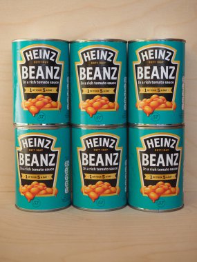 ABD - CIRCA ECTOBER 2020: Domates soslu Heinz fasulyesi konservesi