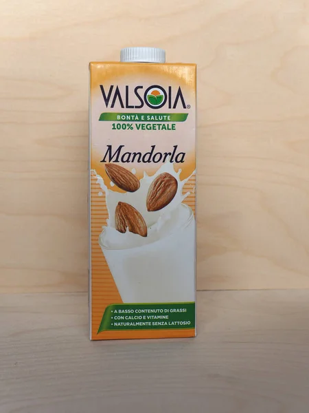Bologna Italien Circa December 2020 Paket Med Mandelmjölk Från Valsoia — Stockfoto
