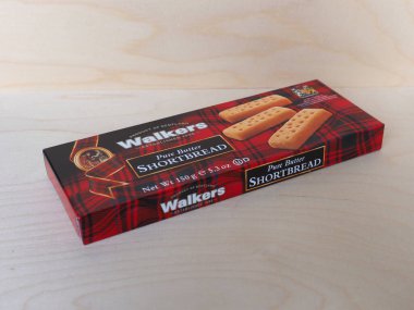 ABERDEEN, İngiltere - ÇİRKA 2020 ARALIK: Saf tereyağlı ekmek paketi